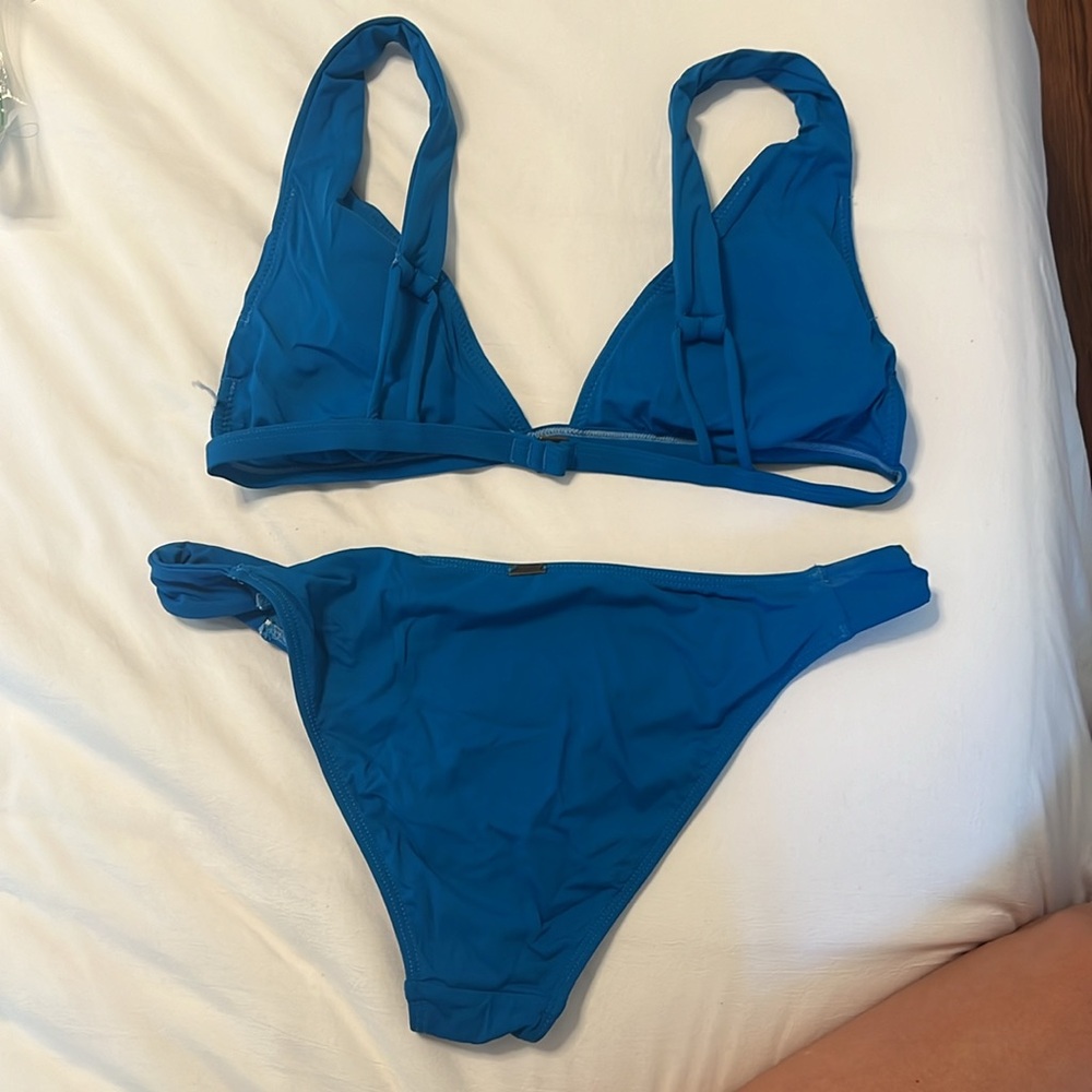 Bikini - Picture 2 of 2